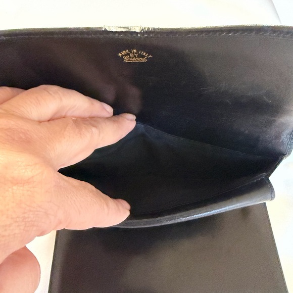 Vintage Gucci Black Leather wallet with signature GG’s - Picture 13 of 13